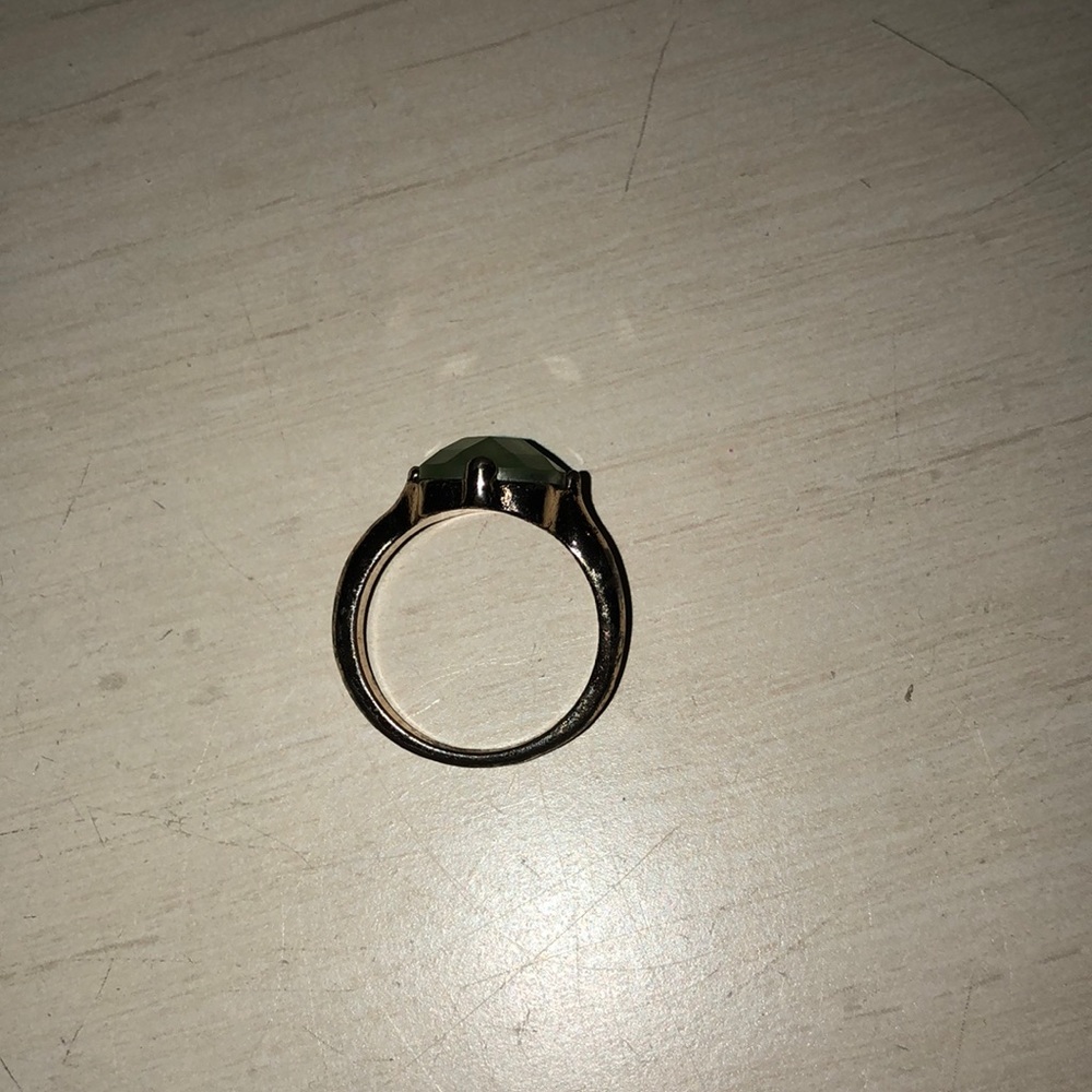 a ring size 8💚 - Picture 3 of 3